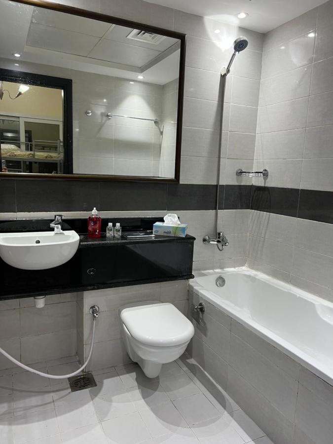 Grand Pearl Hostel For Boys Dubai Eksteriør bilde